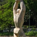 El Atleta de Francisco Narváez, talla en piedra caliza de Cumarebo, 1951,Estadio Universitario, UCV. Fotografía Luis Chacín, 2016.