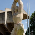 El Atleta de Francisco Narváez, talla en piedra caliza de Cumarebo, 1951,Estadio Universitario, UCV. Fotografía Luis Chacín, 2016.