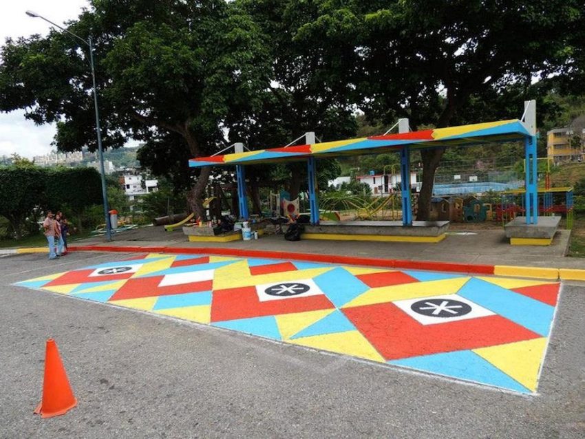 Espacios en Tránsito. Hospital San Juan de Dios (Parada de Transporte Público), FLIX, 2013