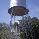 Molinos de viento y tanques de agua