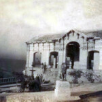 Casa de Mercado de Capacho Nuevo, Independencia, en 1927. Se obserba la escultura del león sedente. Municipio Independencia, estado Táchira.