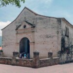 Fachada y lateral izquierdo de la catedral Nuestra Señora de La Asunción, del estado Nueva Esparta.