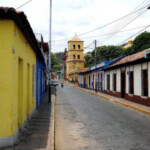 Fachadas coloniales del centro histórico de San Sebastián de Los Reyes, Aragua. Patrimonio cultural venezolano.