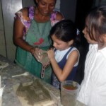 Niños reciben clases de cerámica en el Centro Cultural Tito Lino Molina, una labor comunitaria de más de 31 años en El Vigía, estado Mérida. Venezuela.