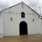 Fachada de la iglesia San Nicolás de Bari, del municipio Obispos del estado Barinas, Venezuela.