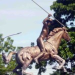 Estatua ecuestre en la redoma de Punto Fresco, Barinas, estado Barinas. Venezuela.en la redoma de Punto Fresco, Barinas, estado Barinas. Venezuelaen la redoma de Punto Fresco, Barinas, estado Barinas. Venezuela, lado izquierdo. Escultura de la redoma de Punto Fresco, en la ciudad de Barinas. Estado Barinas, Venezuela.