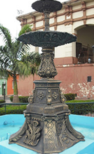 Fuente o pila ornamental de la plazoleta del Mercado de Capacho, municipio Independencia. Estado Táchira, Venezuela.