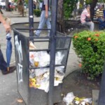 Basura sin recoger en la plaza José FÃ«lix Ribas, Barinas.