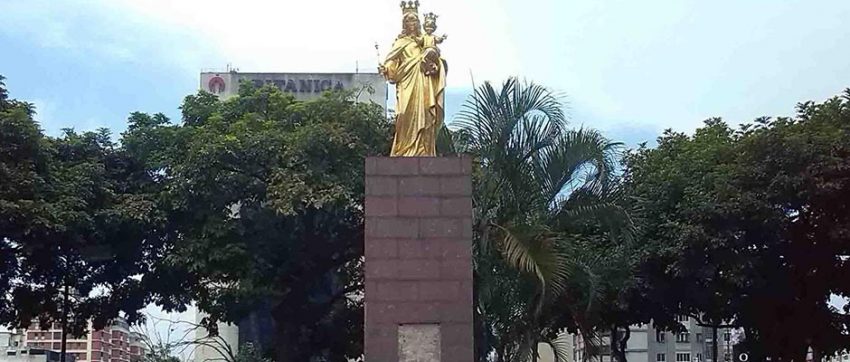 Monumento a la Virgen María Auxiliadora, plaza Francia, Chacao.