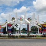 Obra arquitectónica realizada por Rogelio Hernández en la redoma de Punto Fresco. Barinas, estado Barinas. Venezuela.