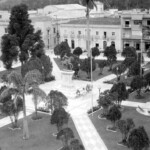 Plaza Bolívar luego de las modificaciones de su pavimento, 1955. Estado Mérida, Venezuela.