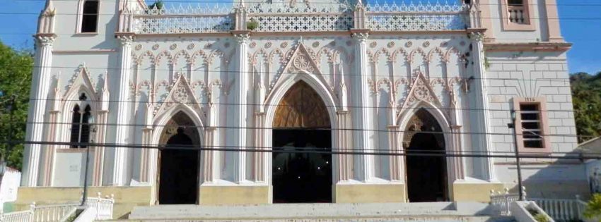 Zócalo que unifica las tres naves de la iglesia San Pedro Apóstol, de Capacho Nuevo., municipio Independencia del estado Táchira. Venezuela