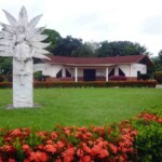 La imagen de la Virgen del Rosario preside la escena de la capilla para la oración en el camposanto. Bien cultural de Barinas, Venezuela.