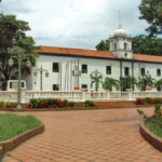 Antigua cárcel Real, hoy convertida en Casa de la Cultura, con su color original. Casco histórico de Barinas. Patrimonio cultural de Venezuela.