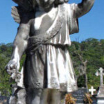 Antigua escultura en mármol del cementerio municipal de Boconó, un museo sobre las tendencias artístticas funerarias de principios del siglo XX en Venezuela..