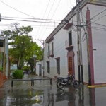 Desde la ventana superior de Casacoima colocaron un puente de madera para comunicarse con los almacenes de tabaco. Casacoima, monumento histórico histórico nacional ubicado en Guanare, estado Portuguesa. Patrimonio cultural venezolano.