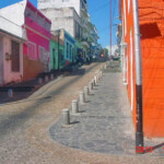 Un bulevar destruyó muchos edificios históricos y desvirtuó la antigua calle Bolívar en el casco histórico de Ciudad Bolívar. Patrimonio cultural de Venezuela.