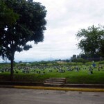 Escalera de acceso que da a las bóvedas del cementerio parque jardín de Barinas. Patrimonio cultural Venezuela.