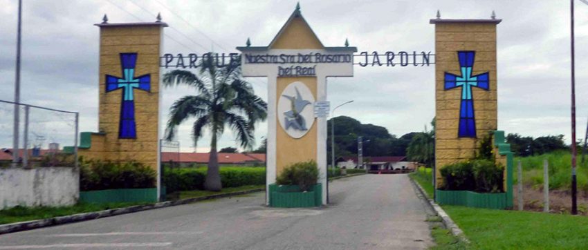 Póritco del cementerio el Parque Nuestra Señora del Real, de Barinas. Bien de interés cultural venezolano.