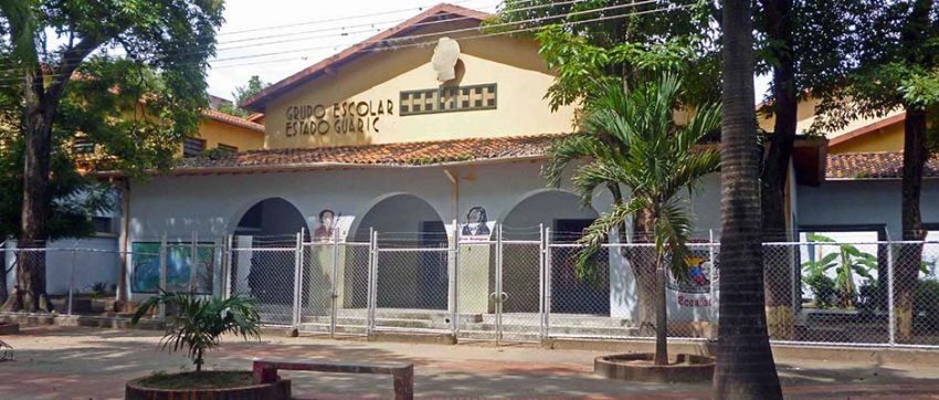 Fachada del Grupo Escolar Estado Guárico, monumento monumento histórico municipal del estado Barinas, Venezuela.