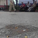 El granito roto en la plaza Bolívar de Valera, estado Trujillo. Patrimonio en riesgo, Venezuela.