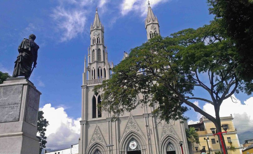 Iglesia San Juan Bautista, frente a la plaza Bolívar de Valera. Venezuela SosPatrimonio