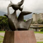 Obra "Maternidad", de Baltazar Lobo, en Tierra de Nadie, UCV. Ciudad universitaria de Caracas, Patrimonio mundial de Venezuela 2000..