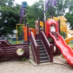 Mobiliario infantil en el parque Los Mangos, de la ciudad de Barinas. Patrimonio cultural de Barinas, Venezuela.