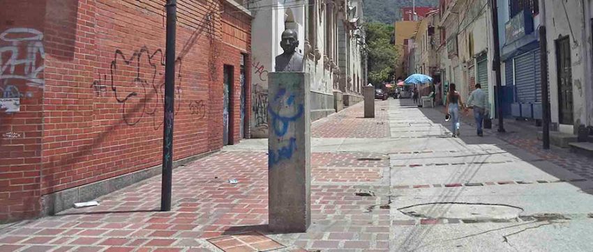 Monumento al obispo Rafael Lasso de la Vega. Patrimonio cultural de la ciudad de Mérida, estado Mérida. Venezuela.