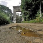 Monumento de La Puerta, en abandono institucional. Patrimonio nacional de Venezuela.