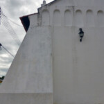 Muro frontal de la iglesia San Nicolás de Bari, monumento histórico nacional de Venezuela.