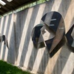 "Siluetas en relieve", de Jean Arp. En la biblioteca de la Escuela de Psicología de la UCV. Ciudad universitaria de Caracas, declarada Patrimonio de la Humanidad en el año 2000 por la UNESCO. Venezuela.