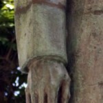 Deterioro del brazo derecho de la estatua del Rector Heroico. Patrimonio cultural de Mérida, Venezuela.