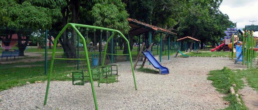 Parque Los Mangos, instalaciones infantiles. Bien cultural de la ciudad de Barinas. Estado Barinas, Venezuela.