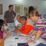 Participantes de la mesa de patrimonio revisando la poligonal del centro histórico de Barinas, estado Barinas. Venezuela.