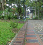 Detalle del material de las caminerías de la plaza Bolívar de Rubio, Táchira. Venezuela