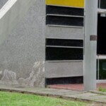 Obra deteriorada de Alejandro Otero, en la Facultad de Ingeniería de la UCV. Ciudad Universitaria de Caracas, Patrimonio de la Humanidad desde el año 2000. UNESCO.