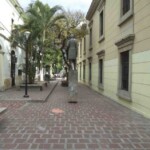 Vista del paseo César Rengifo desde la avenida 2 Lora, donde está el monumento al Rector Heroico. Mérida Venezuela.