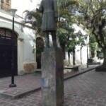 Vista posterior y lateral derecho del monumento al Rector Heroico Carraciolo Parra y Olmedo. Patrimonio de Mérida, Venezuela.