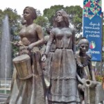 Cara frontal y lateral izquierdo del monumento a Las Heroínas, en la ciudad de Mérida. Patrimonio cultural de Venezuela.