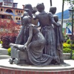 Cara posterior y lateral derecho del monumento a Las Heroínas. Monumento a Las Heroínas, en la ciudad de Mérida. Patrimonio cultural de Venezuela.