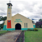 Vista del terreno donde se asienta el santuario de la Virgen del Carmen de Caña Brava. Uribante, Táchira. .Iglesia Aldea Caña Brava. Patrimonio cultural de Táchira, Venezuela.