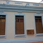 Vista de las ventanas del palacio municipal de la ciudad de Barinas. Patrimonio arquitectónico de Venezuela.