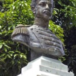 Cara frontal y lateral derecho del busto del coronel Luis María Rivas Dávila. Patrimonio histórico del municipio Mérida, estado Mérida. Venezuela.