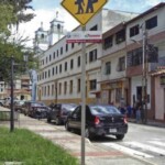 Costado noreste de la plaza Rivas Dávila vista desde la zona central. Patrimonio histórico del municipio Mérida, estado Mérida. Venezuela.