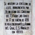 En la última intervención se retocaron las inscripciones del pedestal en grotesco negro. Patrimonio histórico de Mérida, Venezuela.