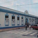 El Palacio Municipal, cuando era sede de la escuela de policía a finales de los 70 cambió de color sus paredes. Archivo Cronista Barinas