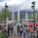 Fuente principal de la plaza Las Heroínas vista desde el costado noroeste. Plaza Las Heroínas, en la ciudad de Mérida. Patrimonio cultural venezolano.