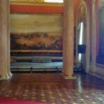 El movimiento de mobiliario durante la instalación de la ANV dejó huellas definitivas en la madera, su restauración es impagable. Palacio Legislativo, patrimonio cultural en riesgo, Venezuela.