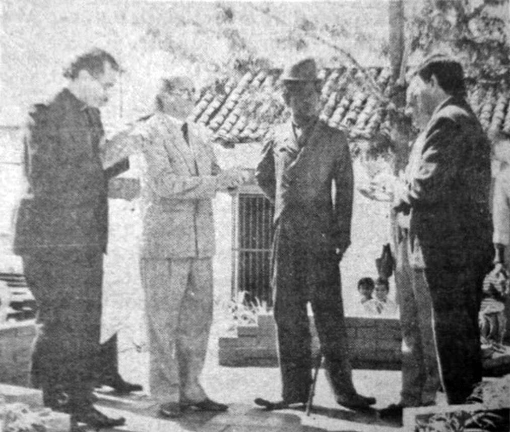 Inauguración de la estatua de Charles Chaplin el 28 de octubre de 1990. Patrimonio de Mérida en riesgo. Mafia del bronce